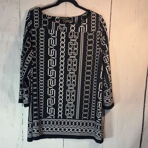 Park & Main Elegant Black and White Chain Print Pullover Blouse
